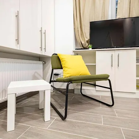 Klauzal Bella * Budapest