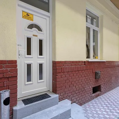 Klauzal Bella Apartamento *